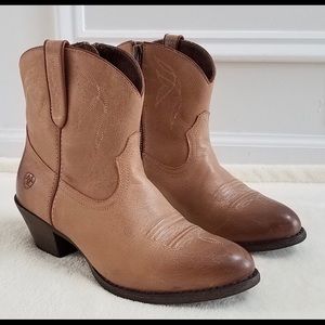 Ariat Darlin Short Western Boots Booties